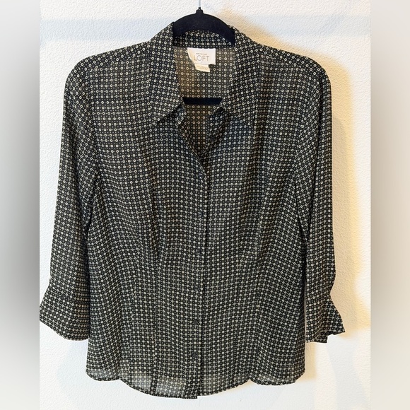 LOFT Tops - Ann Taylor LOFT Black & Ivory Geo Print Button Blouse Size 10
